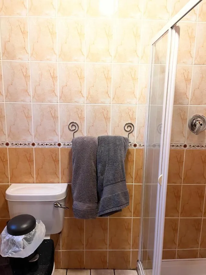 Doughlasha House V93Rx64 Fossa Guest house