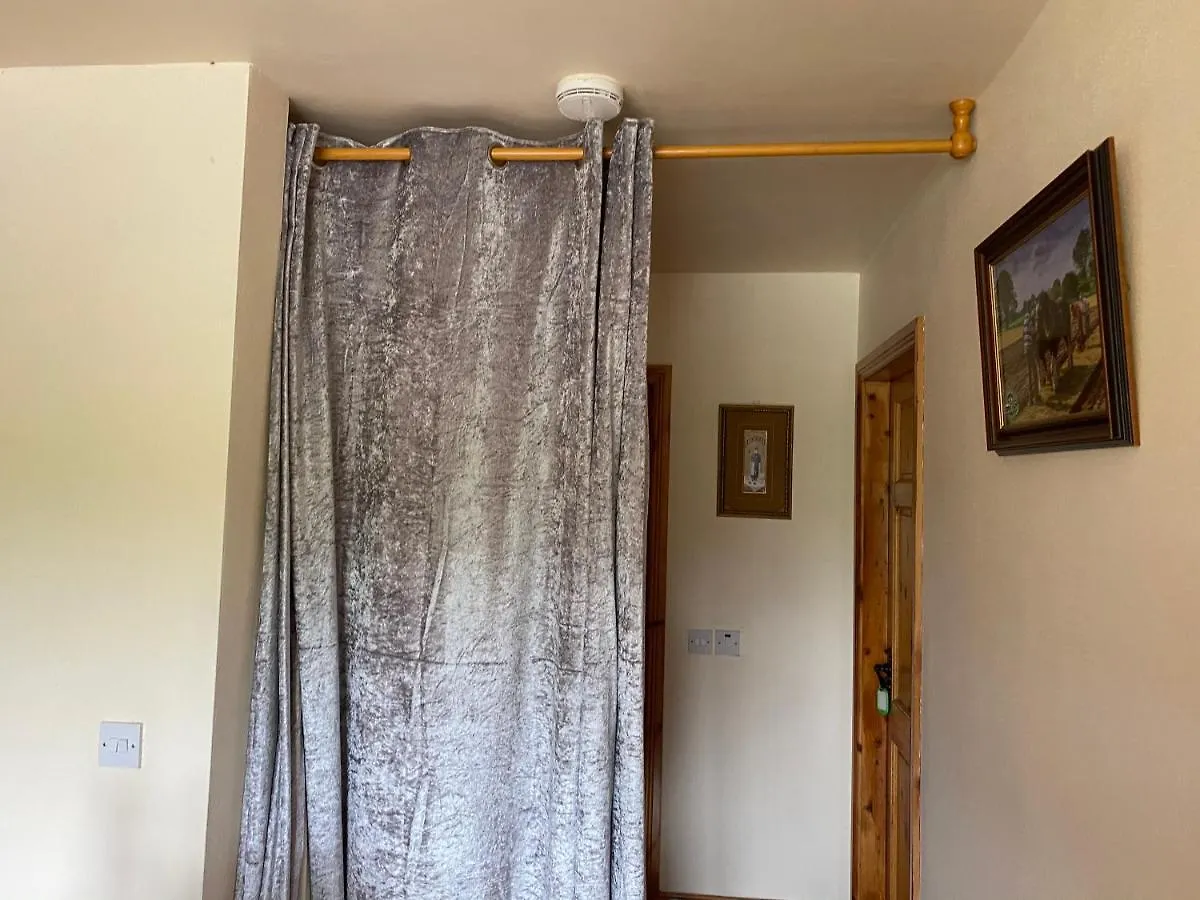 Doughlasha House V93Rx64 Fossa Guest house