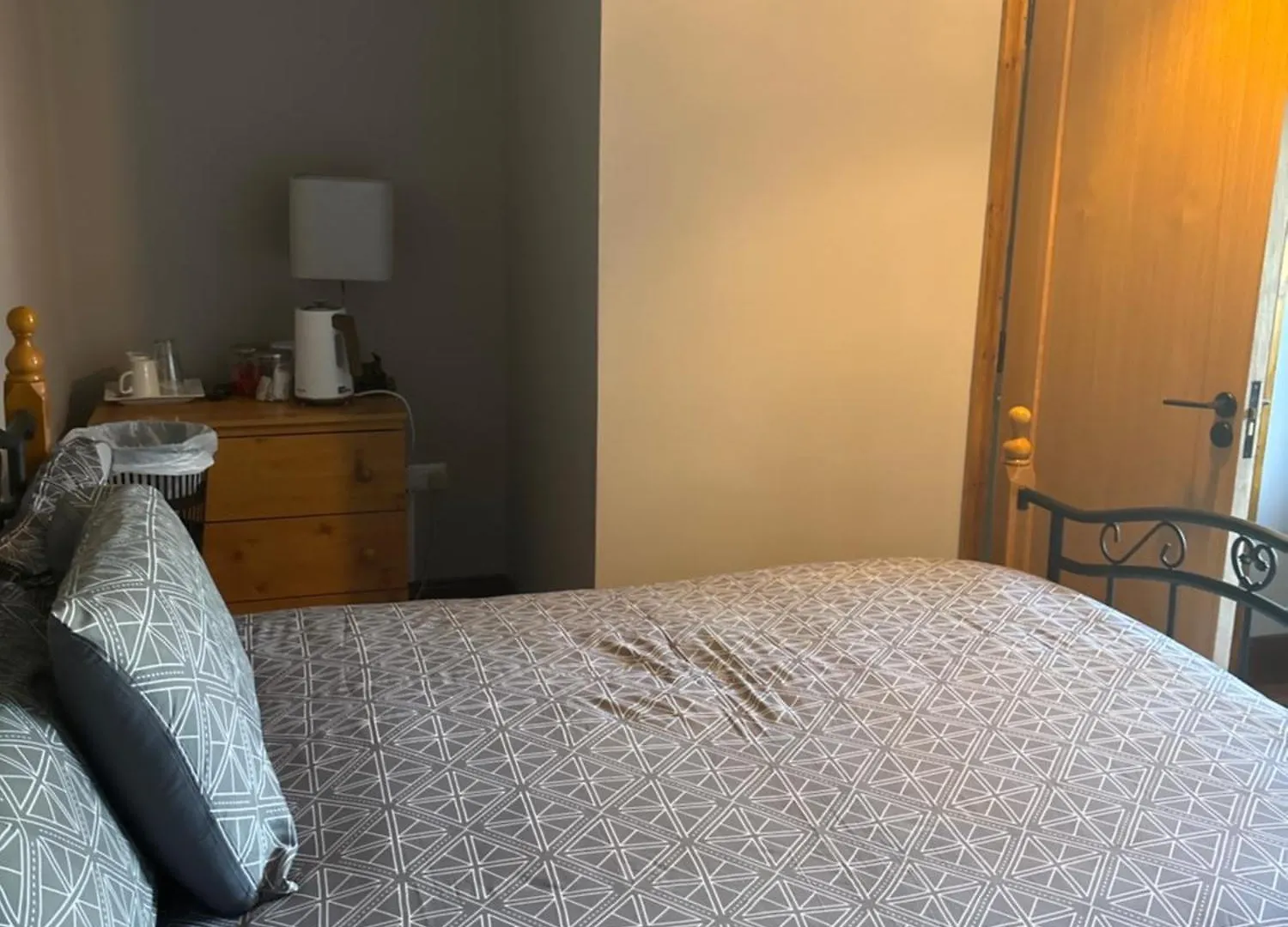 Doughlasha House V93Rx64 Fossa Guest house